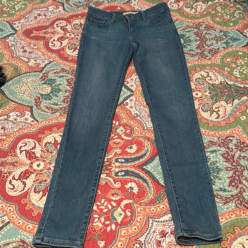 Levi’s women’s skinny jeans. Size 26/ super skinny. Only worn a few times.